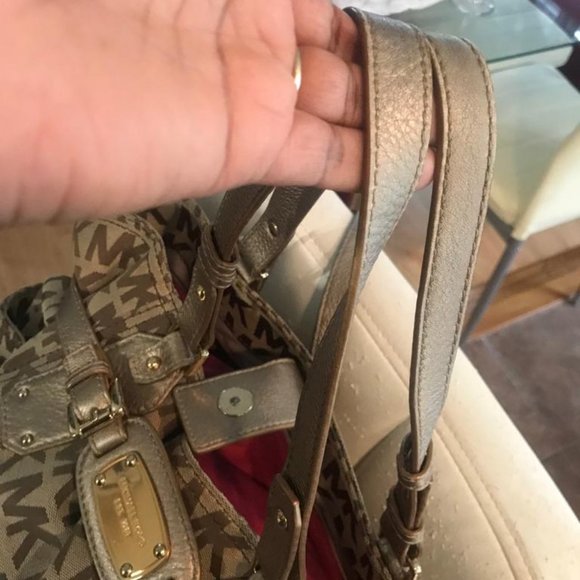 Authentic Micheal Kors Large Carry All Tote - Picture 10 of 13